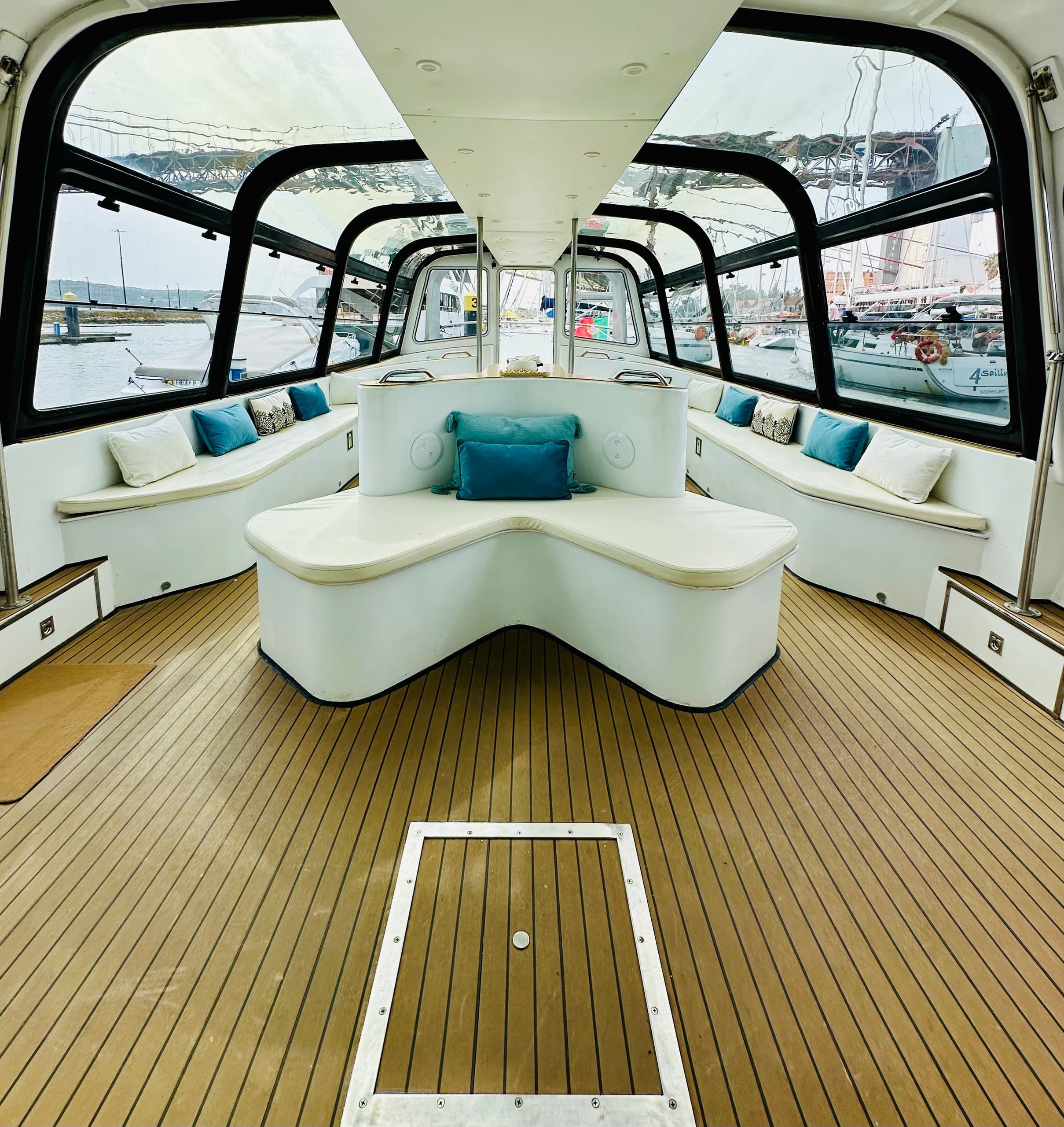 🎆 New Year’s Eve Luxury Boat – DJ, Buffet & Open Bar - Image 31