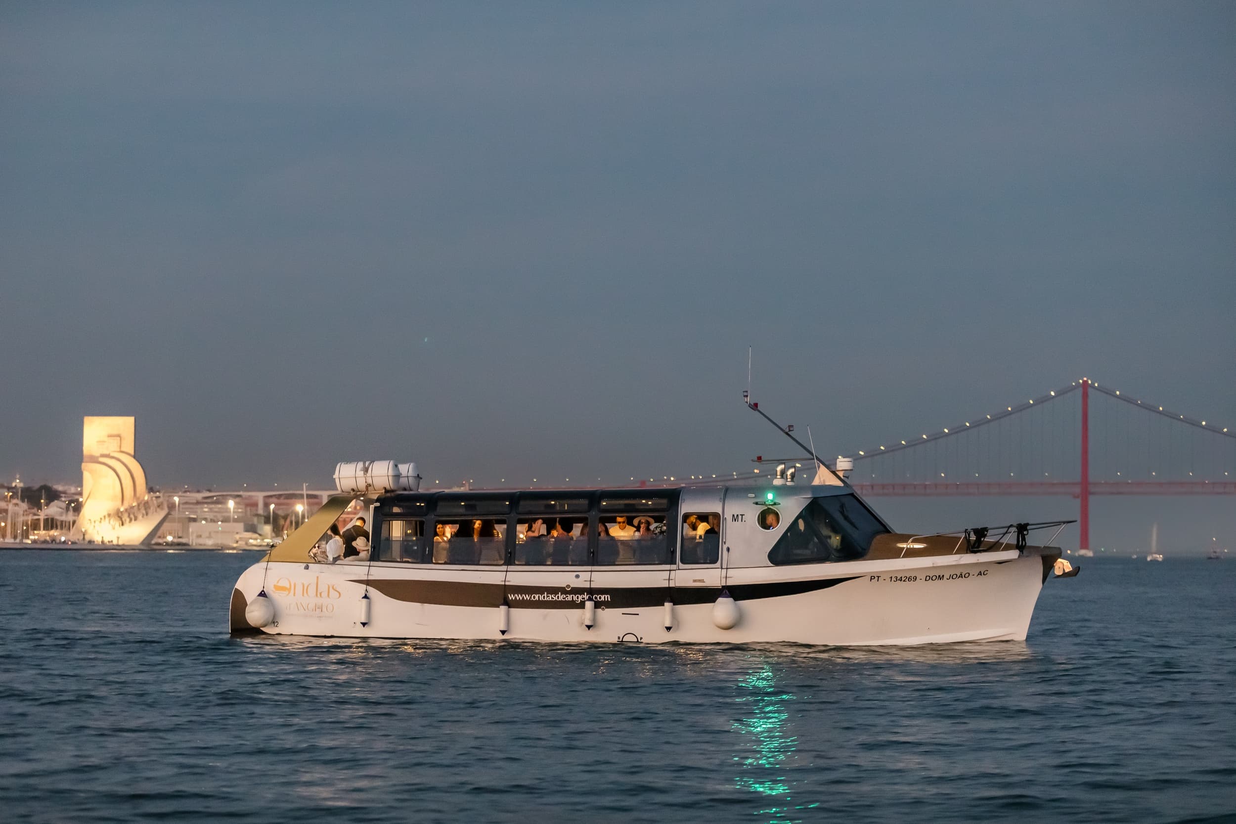 🎆 New Year’s Eve Luxury Boat – DJ, Buffet & Open Bar - Image 23