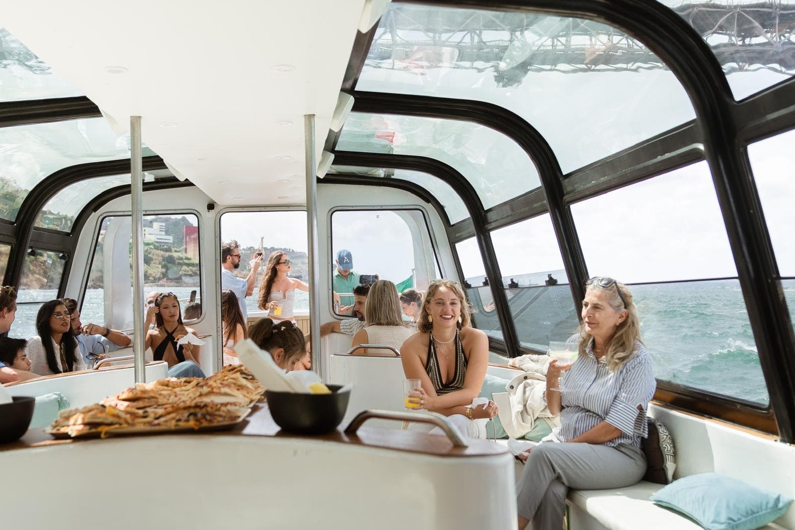 Lisbon Sunset DJ Party – Luxury Boat, Pizza & Open Bar - Image 18