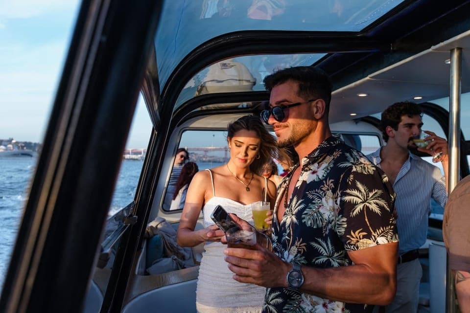 Afternoon Exclusive Cruise – Pizza, Sangria and Open Bar - Image 6