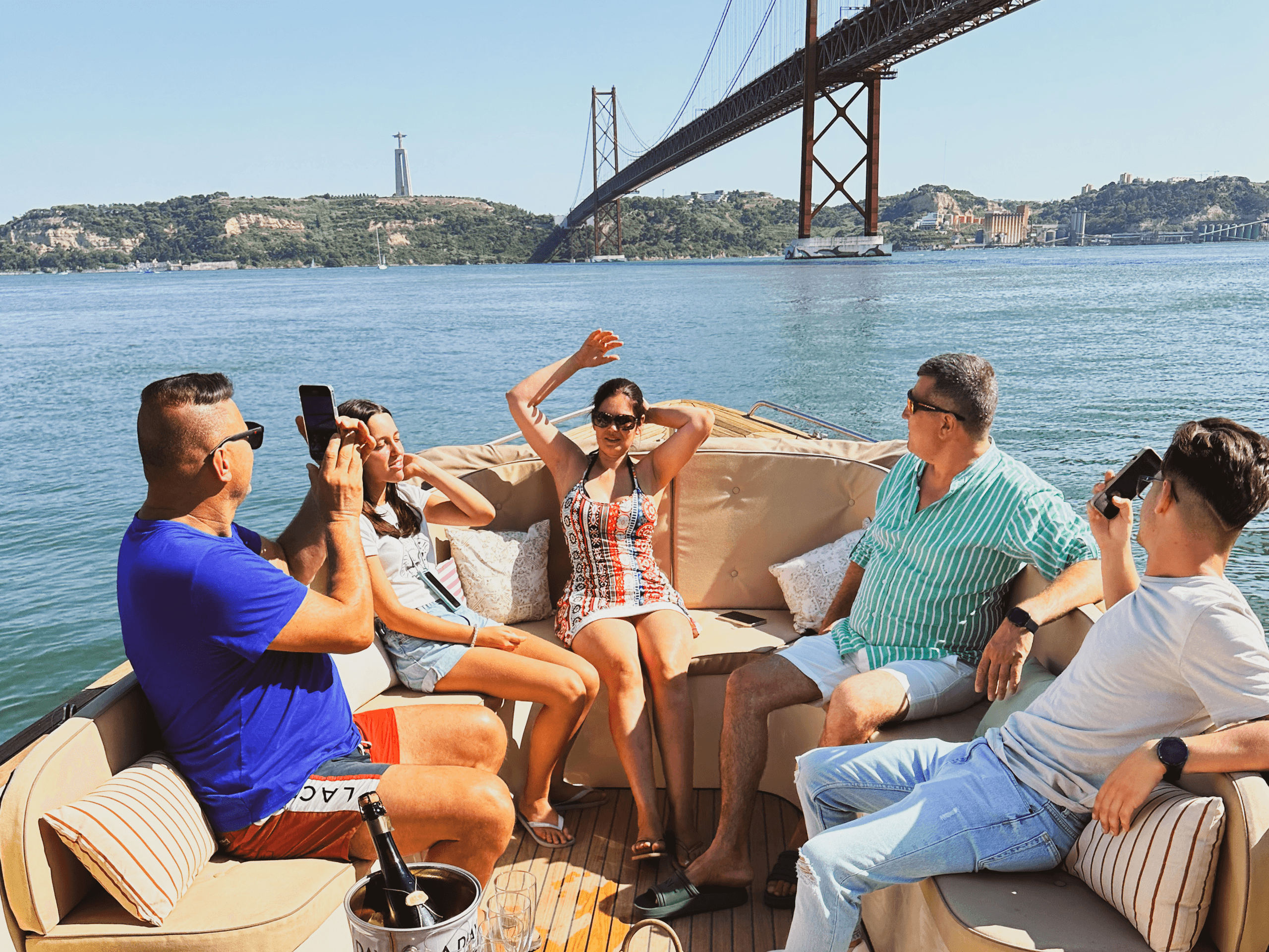 Lisbon Coffee Cruise – Luxury Boat, Pastel de Nata & Dolphins