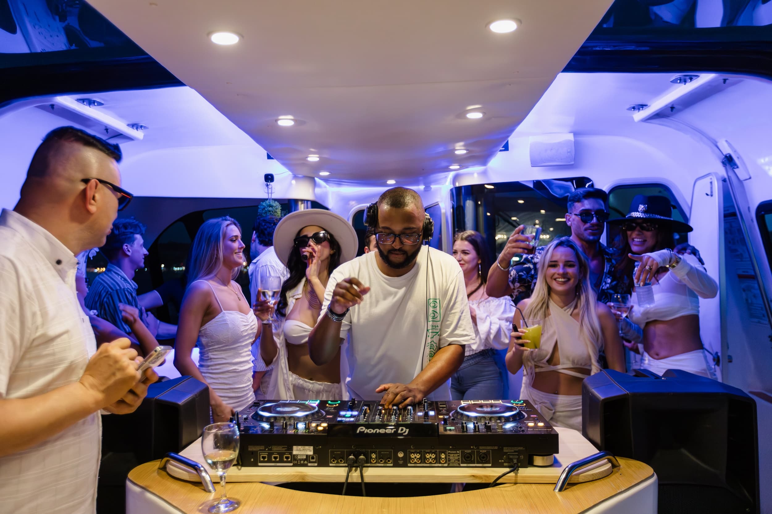🎆 New Year’s Eve Luxury Boat – DJ, Buffet & Open Bar - Image 24