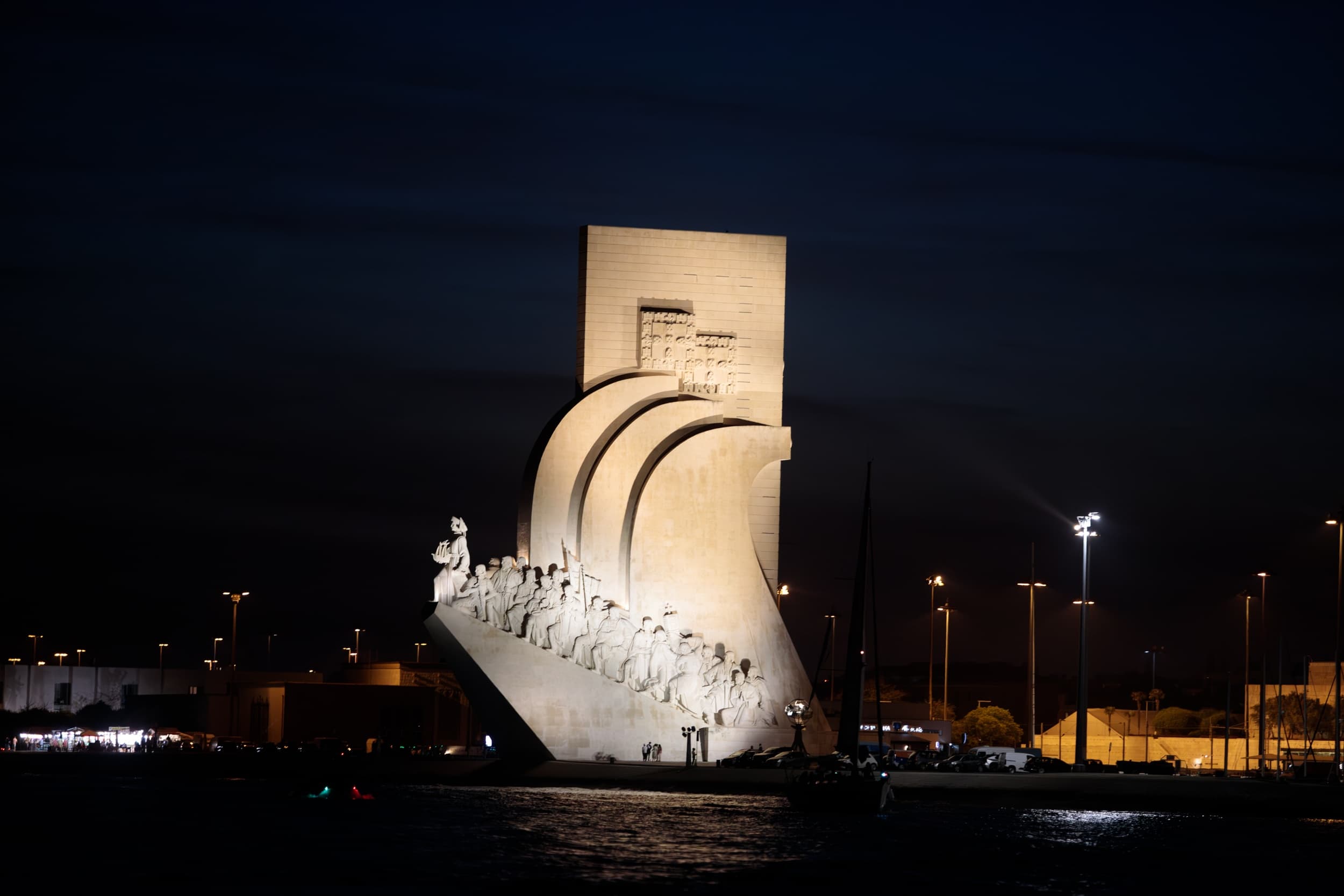 Lisbon Sunset DJ Party – Luxury Boat, Pizza & Open Bar - Image 12