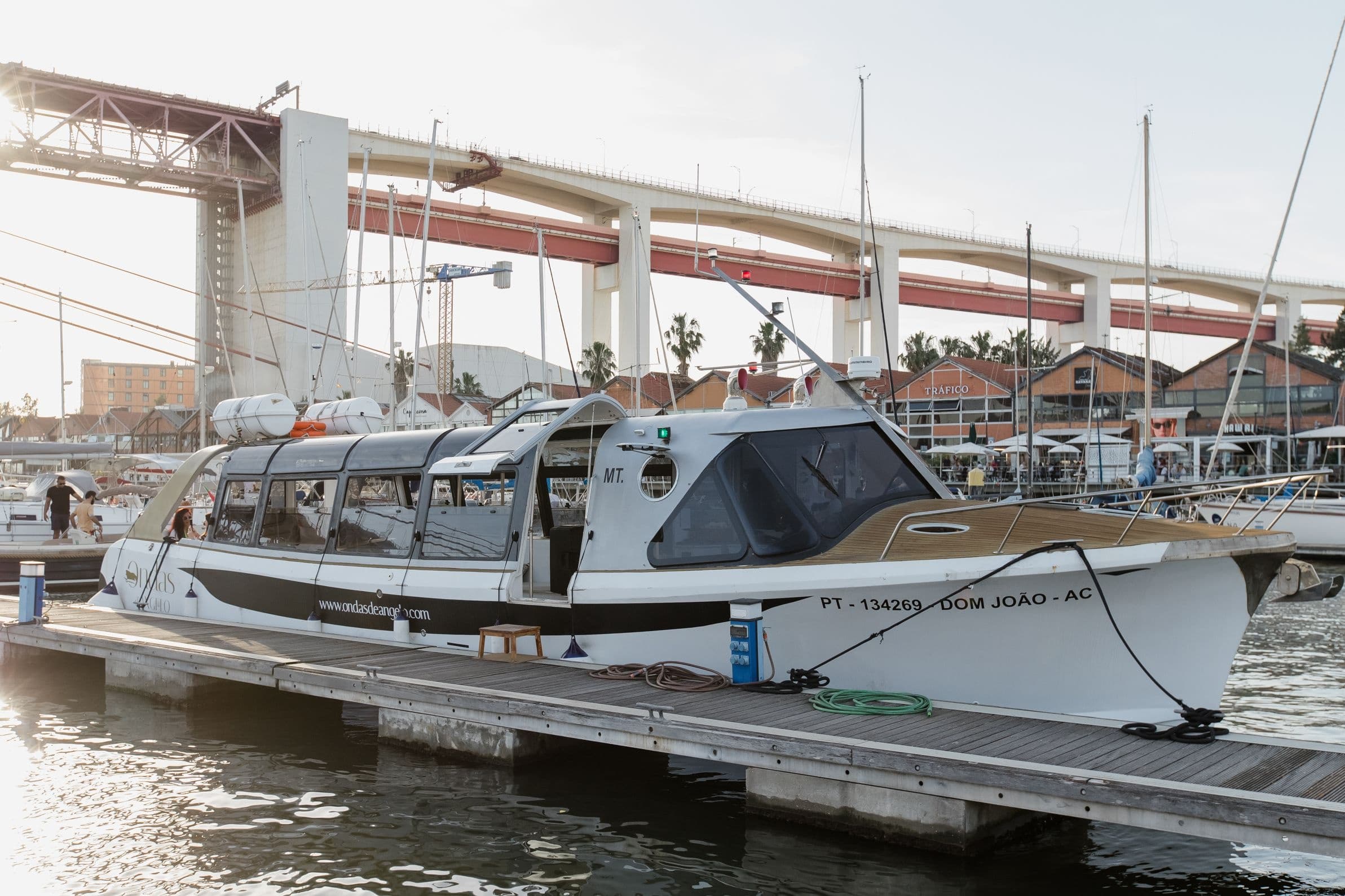 Lisbon Sangria – Exclusive Luxury Cruise with Pizza & Music - Image 11