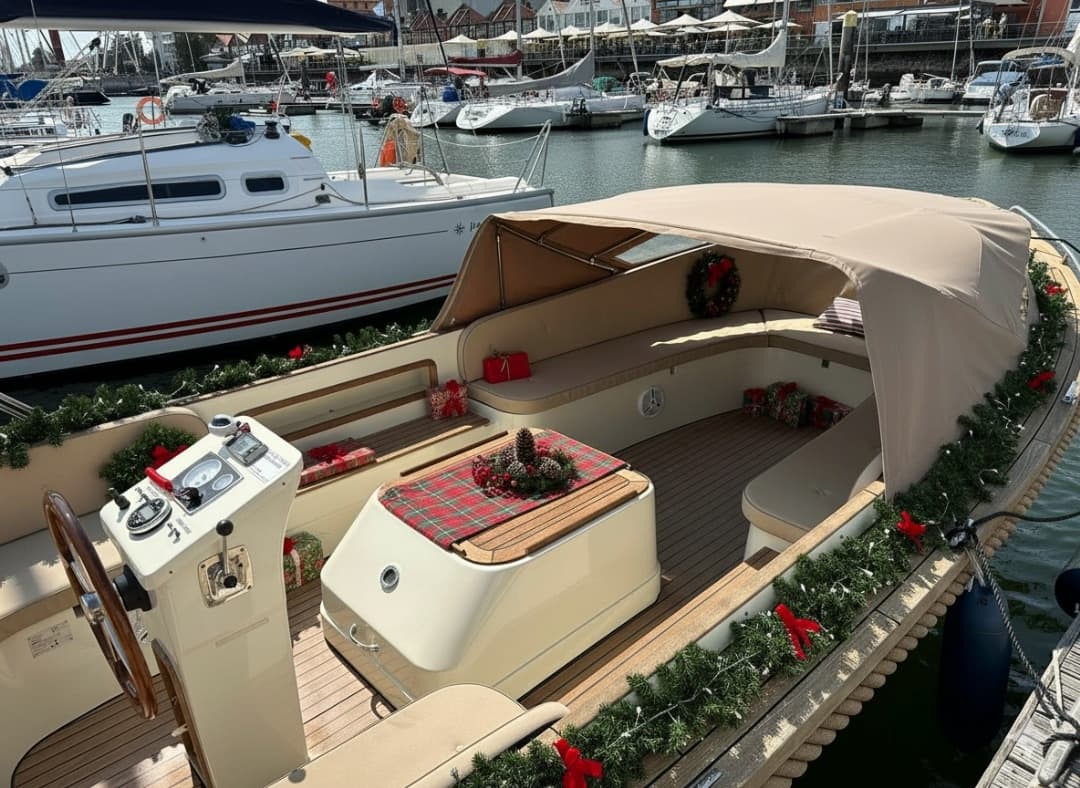 Christmas Sunset Comfortable Cruise – Buffet & Open Bar - Image 5