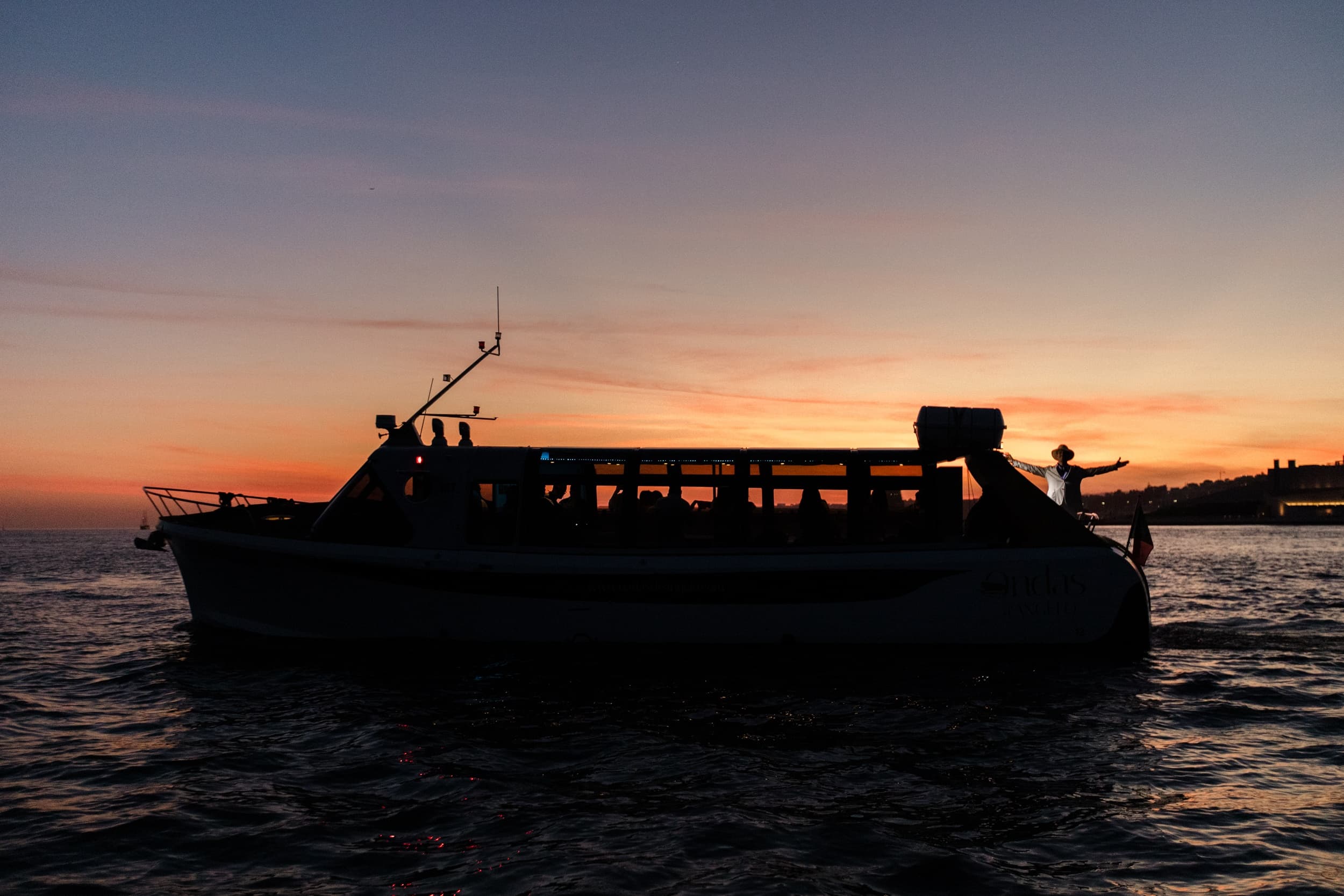 Christmas Sunset Luxury Cruise – DJ, Buffet & Open Bar - Image 2