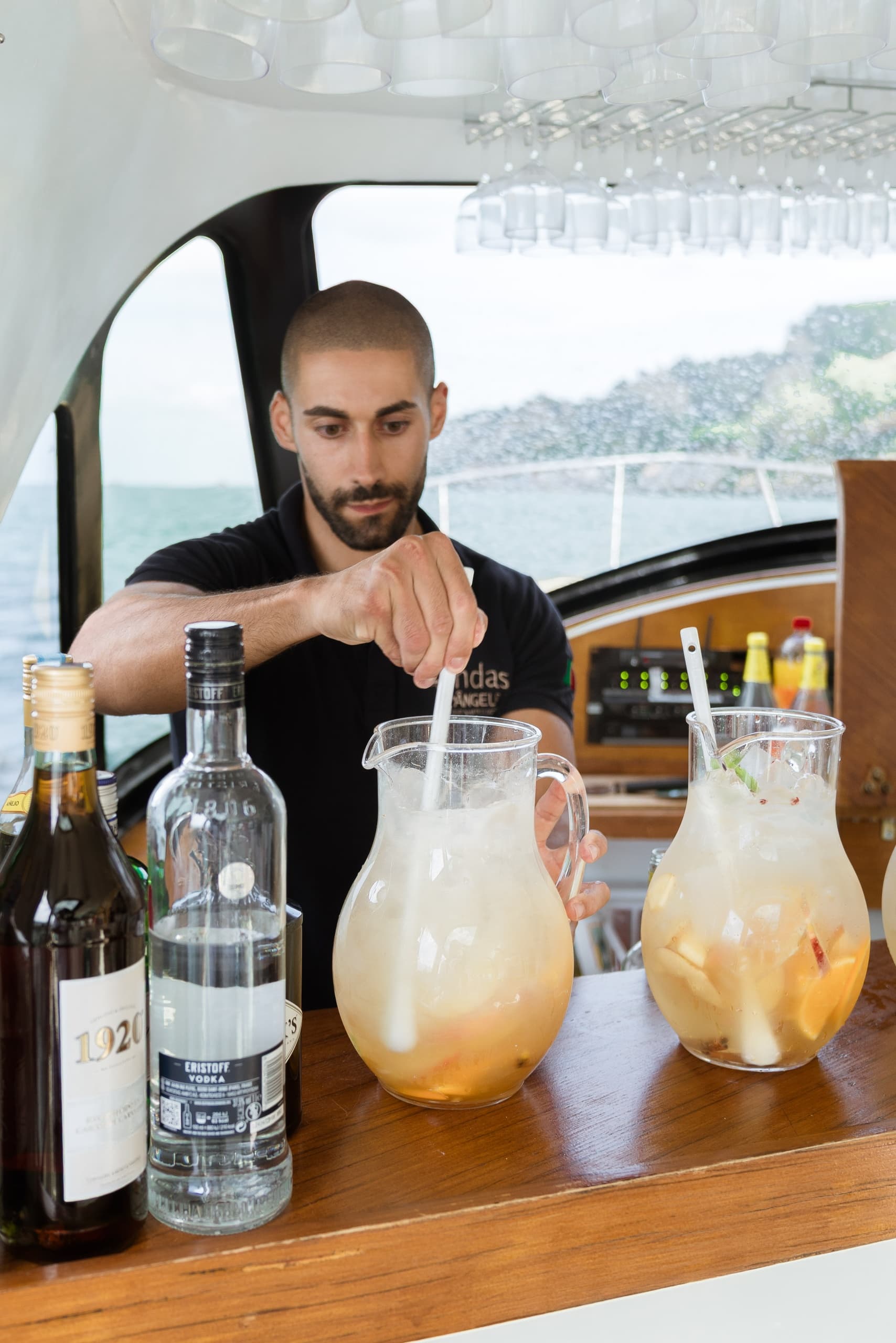 Lisbon Sunset DJ Party – Luxury Boat, Pizza & Open Bar - Image 9