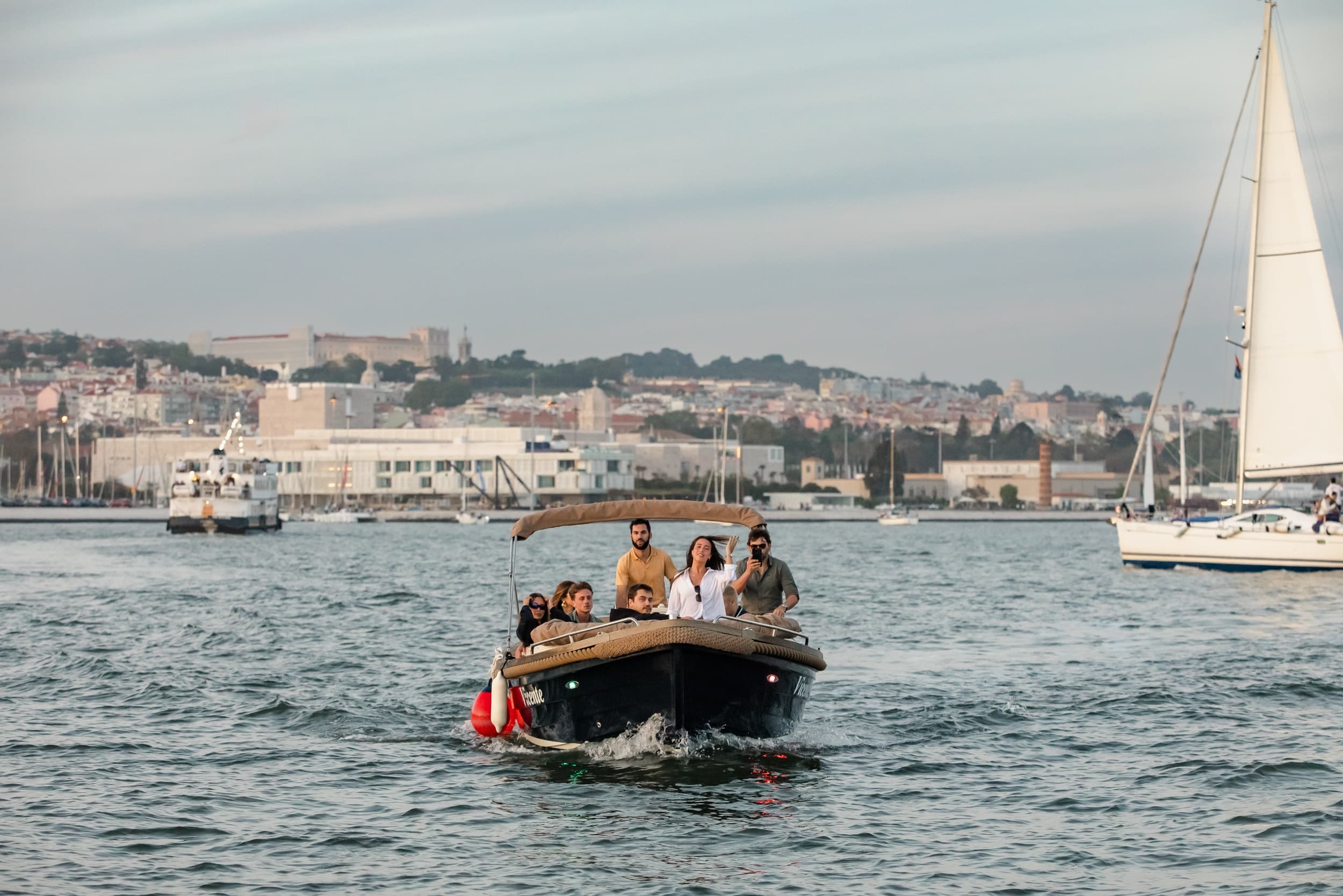 Lisbon Coffee Cruise – Luxury Boat, Pastel de Nata & Dolphins - Image 5