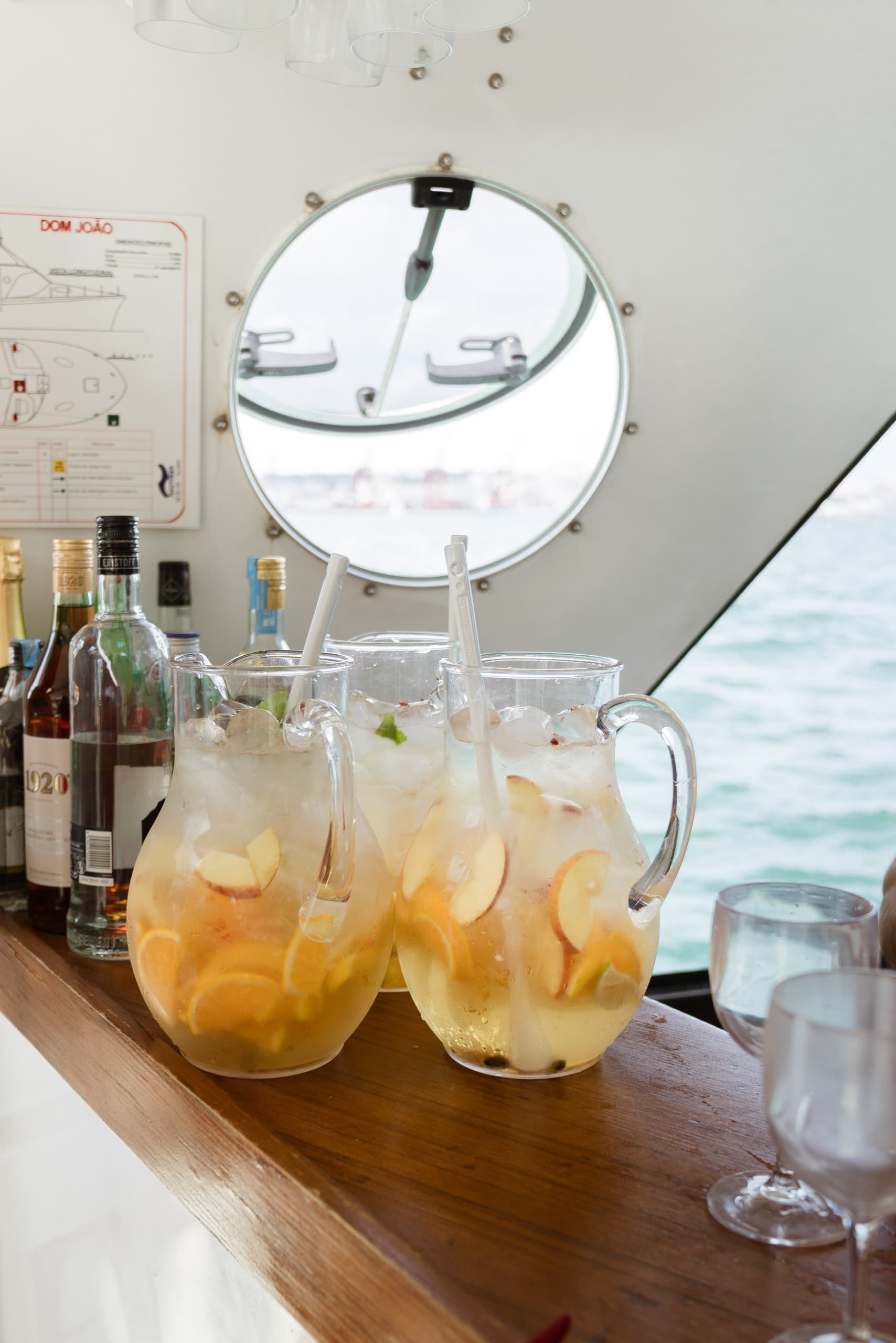 Lisbon Sunset DJ Party – Luxury Boat, Pizza & Open Bar - Image 6