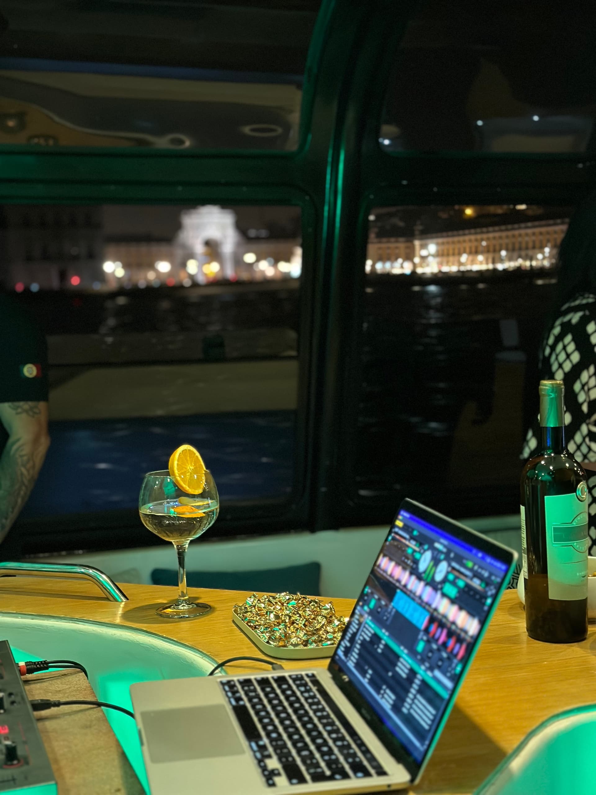 🎆 New Year’s Eve Luxury Boat – DJ, Buffet & Open Bar - Image 15
