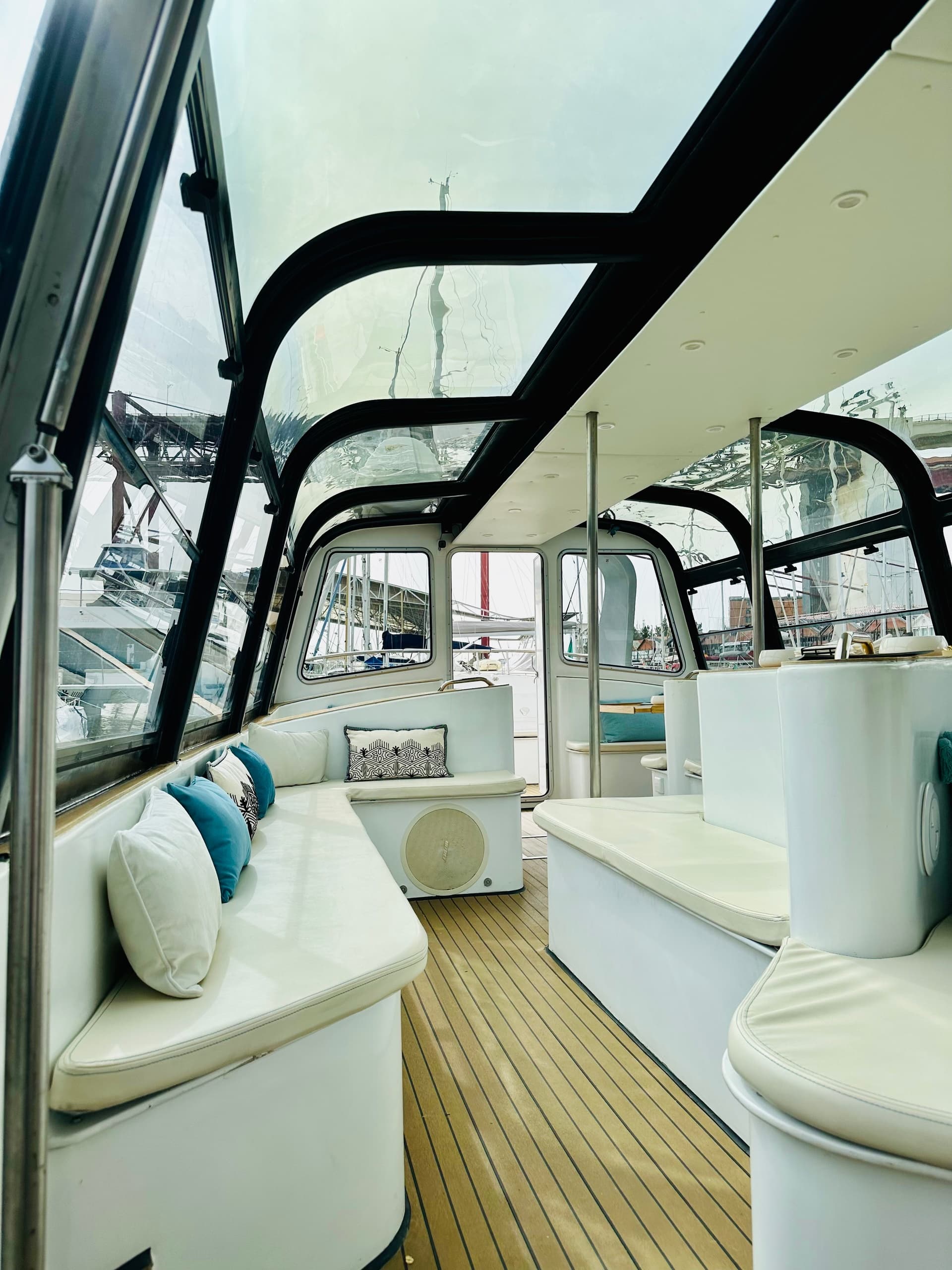 🎆 New Year’s Eve Luxury Boat – DJ, Buffet & Open Bar - Image 32