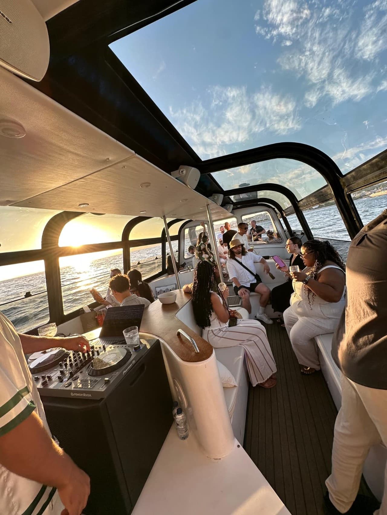 Lisbon Sunset DJ Party – Luxury Boat, Pizza & Open Bar - Image 2
